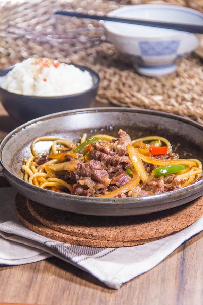 Una sesión de cocina utiliza la iluminación de carne —  Fotos de Stock