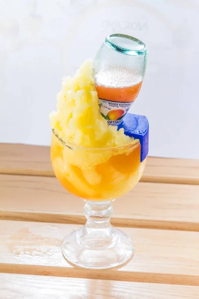 Mango Fruit Ice Cream Glass Bowl Wooden Table — 图库照片