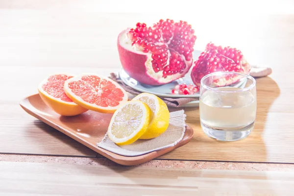 Closeup Lemon Juice Pomegranate Grapefruit Fruits Wooden Table — Zdjęcie stockowe