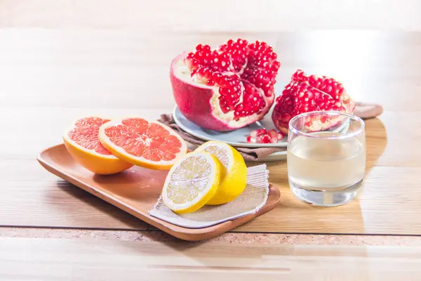 Closeup Lemon Juice Pomegranate Grapefruit Fruits Wooden Table — Zdjęcie stockowe