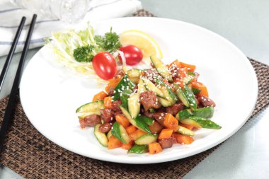 Et ve sebze manzarasını kapatın.