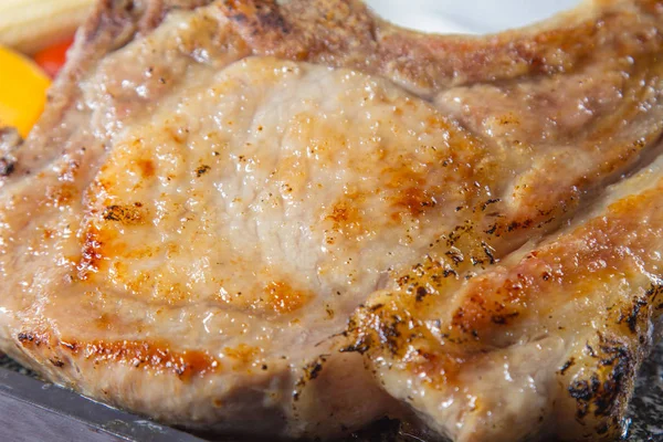 Una sesión de cocina utiliza la iluminación de carne —  Fotos de Stock