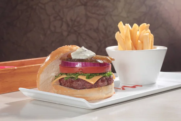 Una sesión de cocina utiliza la iluminación de carne — Foto de Stock