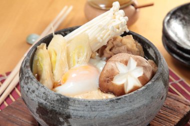 Sıcak tencerenin mutfak fotoğrafı.