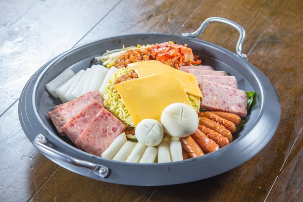 Sıcak tencerenin mutfak fotoğrafı.