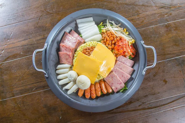 Sıcak tencerenin mutfak fotoğrafı.