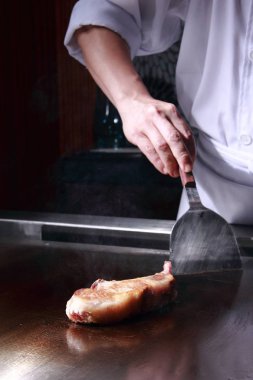 Bir kuzu pirzolası fotoğrafı.