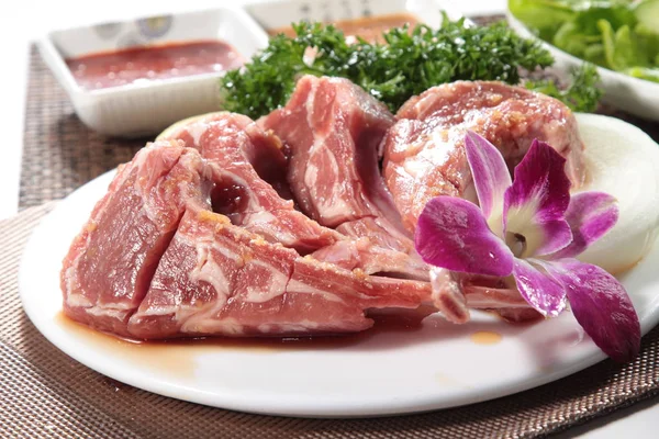 Bir kuzu pirzolası fotoğrafı.