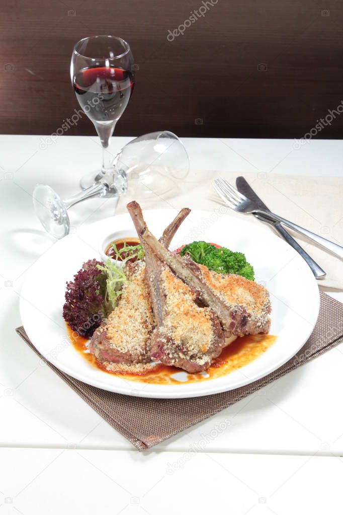 a cuisine photo of lamb chop