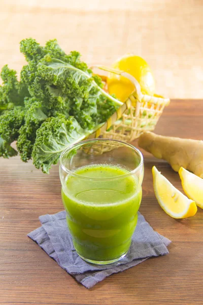 Green Smoothie Greens Ginger Wooden Background — Stockfoto