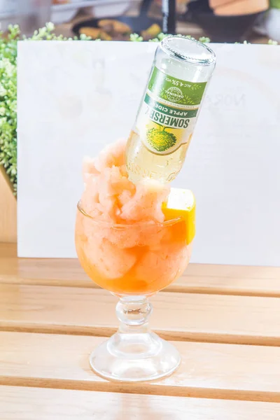 Fresh Lemonade Cider Glass Table — 스톡 사진