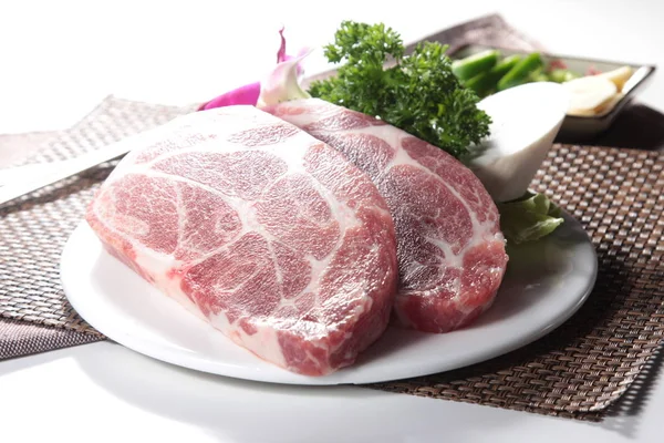 Closeup Raw Meat Slices Plate — Foto de Stock