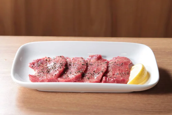 Uma cozinha atirar carne usada iluminação — Fotografia de Stock