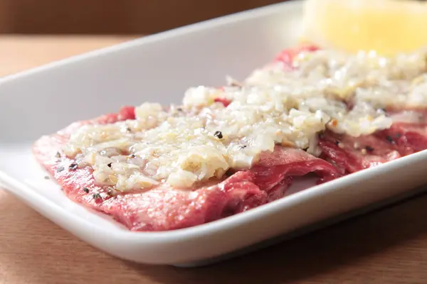 Una sesión de cocina utiliza la iluminación de carne —  Fotos de Stock