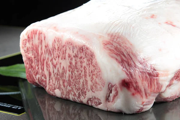 Una sesión de cocina utiliza la iluminación de carne —  Fotos de Stock