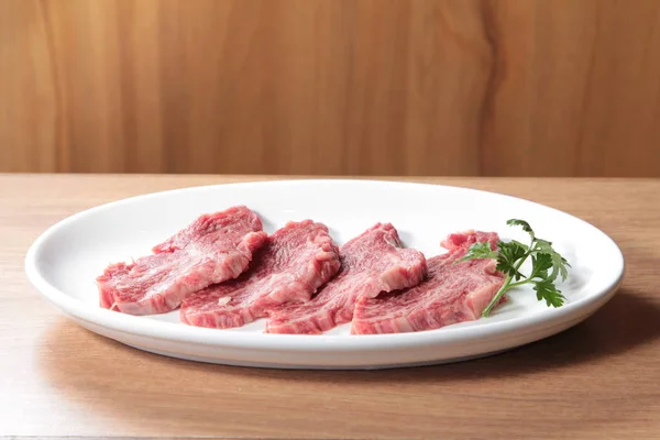 生牛肉の料理写真です — ストック写真