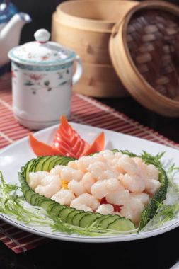 derin yağda kızartılmış karides yemekleri