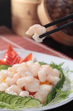 derin yağda kızartılmış karides yemekleri