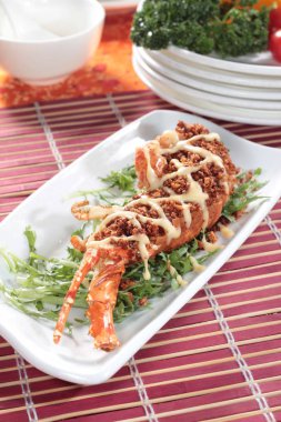 derin yağda kızartılmış karides yemekleri