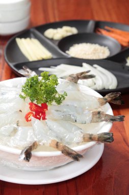 derin yağda kızartılmış karides yemekleri