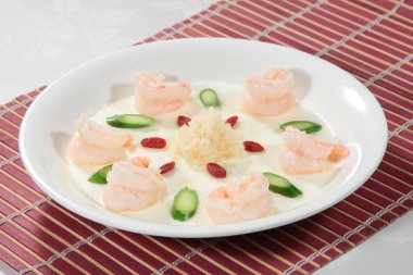 derin yağda kızartılmış karides yemekleri