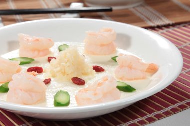 derin yağda kızartılmış karides yemekleri