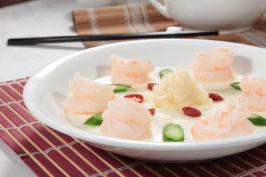 derin yağda kızartılmış karides yemekleri