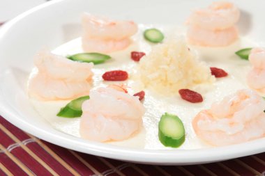 derin yağda kızartılmış karides yemekleri