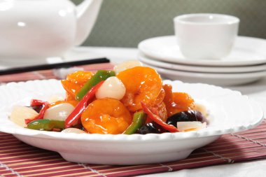 derin yağda kızartılmış karides yemekleri