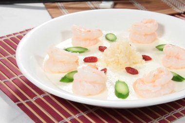 derin yağda kızartılmış karides yemekleri