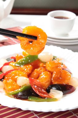 derin yağda kızartılmış karides yemekleri