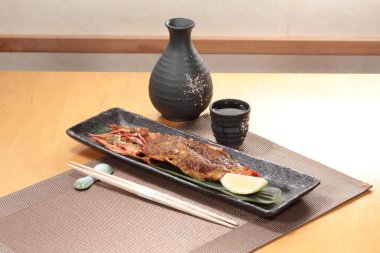 derin yağda kızartılmış karides yemekleri