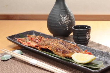 derin yağda kızartılmış karides yemekleri