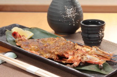 derin yağda kızartılmış karides yemekleri