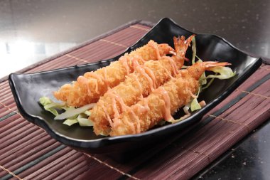 derin yağda kızartılmış karides yemekleri