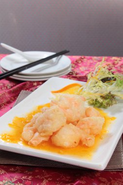 derin yağda kızartılmış karides yemekleri