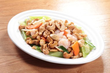 Sebze ve sebzeli pilav karıştırın.