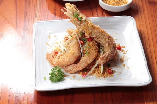 derin yağda kızartılmış karides yemekleri