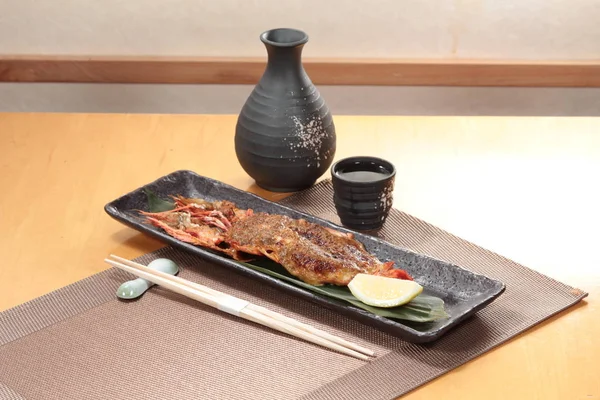 derin yağda kızartılmış karides yemekleri