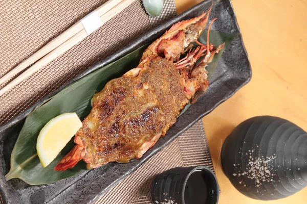 derin yağda kızartılmış karides yemekleri