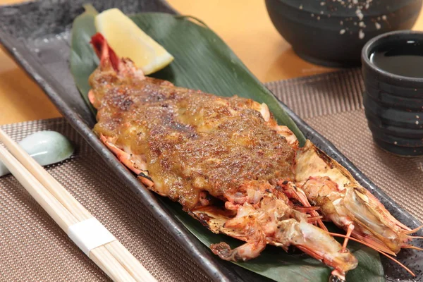 derin yağda kızartılmış karides yemekleri