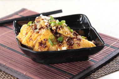 Kore usulü kimçi usulü kızarmış domuz eti.