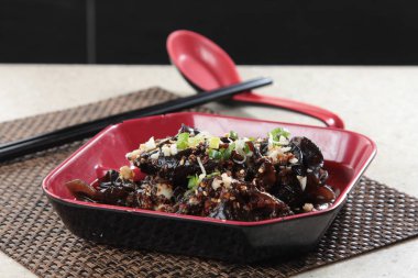 Ahşap mantar soğuk yemek.