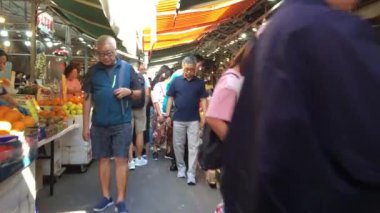 Hong Kong Sar, 5 Kasım 2019, Hong Kong halkı Yau Ma Tei meyve pazarından meyve satın aldı.
