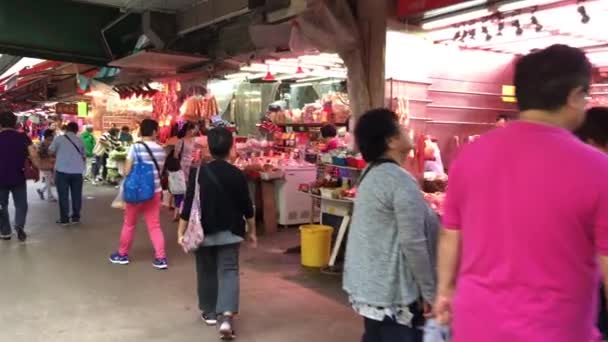 Tai District Hongkong Den Oktober 2017 Köper Man Färsk Fisk — Stockvideo
