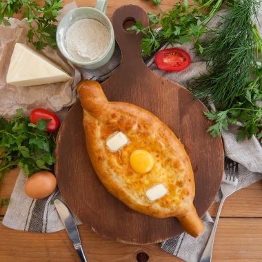 Geleneksel Gürcü Acara khachapuri tablo. Homemade pişirme. Üstten Görünüm. Düz yatıyordu