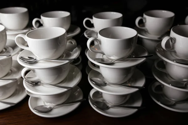 Coffee cups. Catering. Mugs on a wooden table — Stock Photo, Image