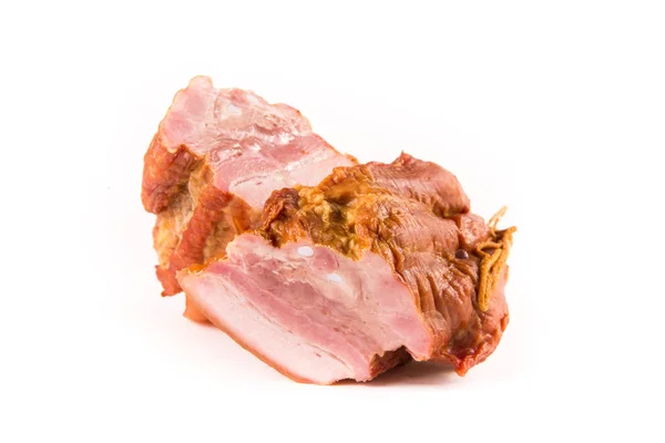 Wędzony mostek z warstwą boczku na białym tle. Produkty mięsne — Zdjęcie stockowe