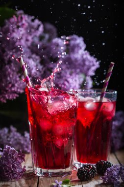 BlackBerry limonata vintage bir arka plan üzerine Eflatun