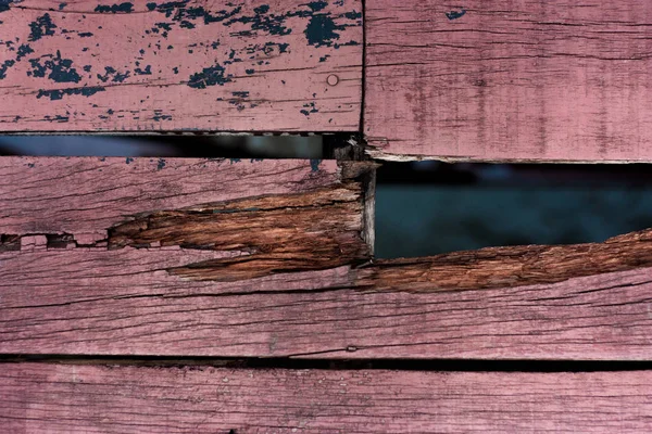Delik kırık pembe köprü